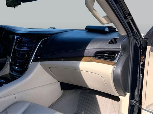Used 2019 Cadillac Escalade Premium Luxury RWD image 19