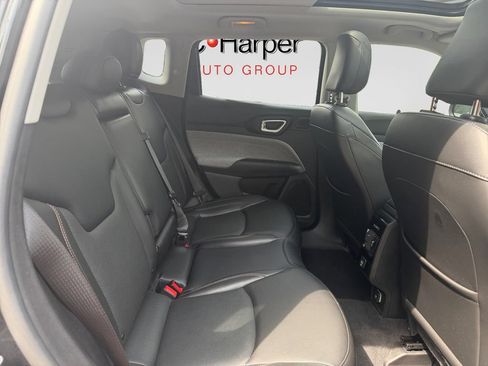 Used 2022 Jeep Compass Latitude w/ Sun and Sound Group AWD/4WD image 27