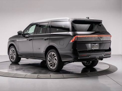 New 2026 Lincoln Navigator Reserve AWD/4WD image 3