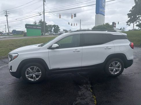 Used 2018 GMC Terrain SLE w/ Driver Convenience Package FWD image 3