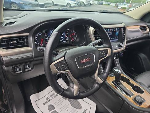 Used 2017 GMC Acadia Denali w/ Technology Package FWD image 16