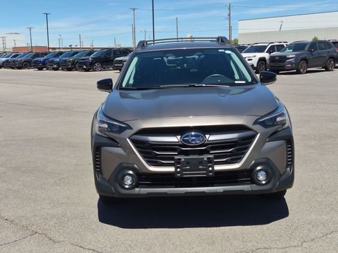 Used 2023 Subaru Outback Premium AWD/4WD image 9