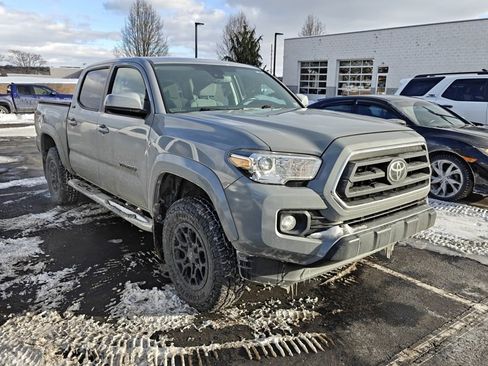 Used 2020 Toyota Tacoma SR5 image 3