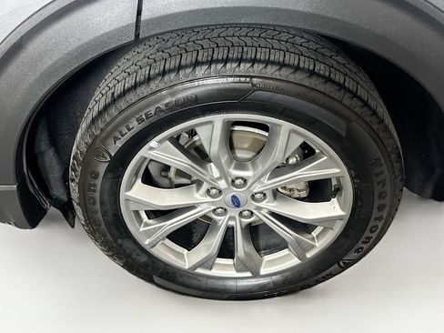 Used 2024 Ford Explorer Limited image 11