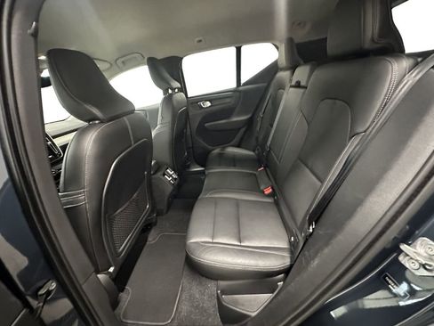 Used 2021 Volvo XC40 T5 Momentum image 12