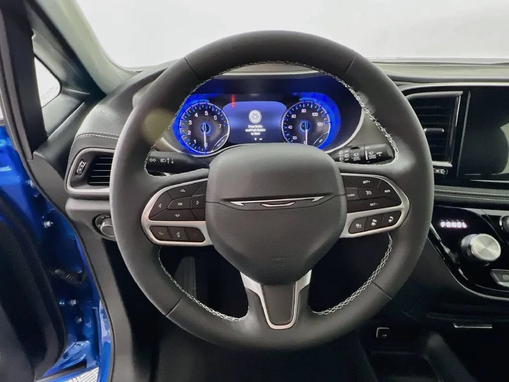New 2027 Chrysler Pacifica Select FWD image 12