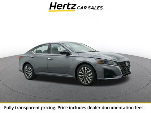 Used 2025 Nissan Altima 2.5 SV FWD image 1