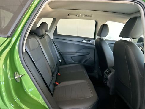 New 2026 Volkswagen Taos SE image 40