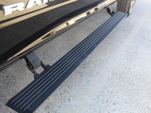 Used 2023 RAM 2500 Limited image 11