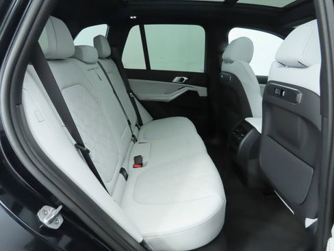 Used 2026 BMW X5 sDrive40i w/ M Sport Package image 25