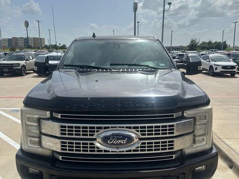 Used 2019 Ford F250 Platinum w/ Platinum Ultimate Package AWD/4WD image 2