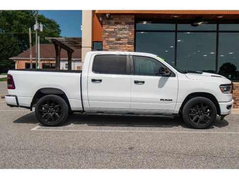 Used 2024 RAM 1500 Laramie AWD/4WD image 3