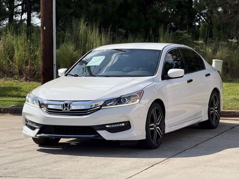 Used 2017 Honda Accord Sport Special Edition image 3