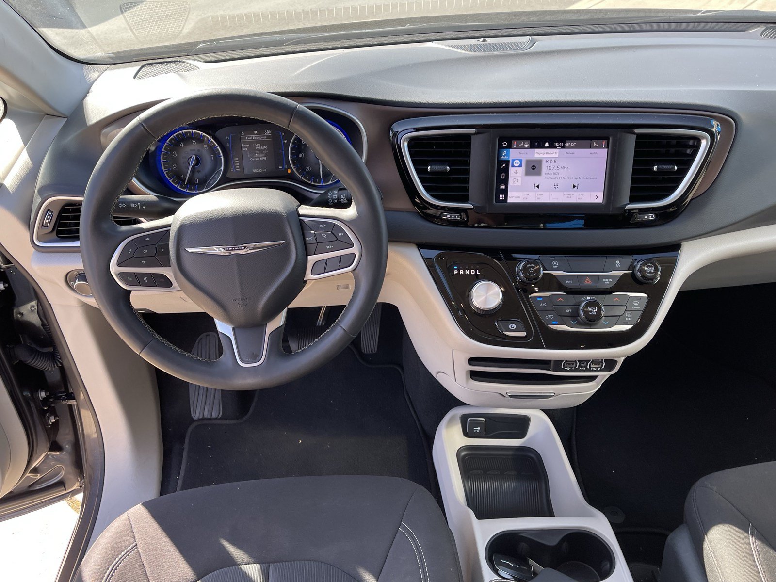 Used 2022 Chrysler Voyager LX FWD image 12