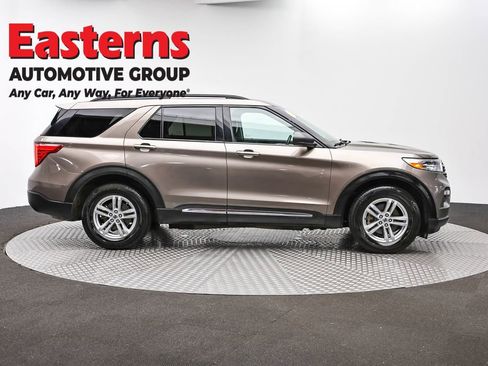Used 2021 Ford Explorer XLT w/ Equipment Group 202A AWD/4WD image 4