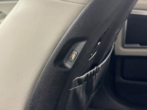 Used 2022 Kia Telluride S FWD image 37