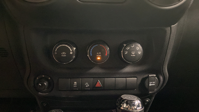 Used 2016 Jeep Wrangler Unlimited Sport w/ Dual Top Group AWD/4WD image 16