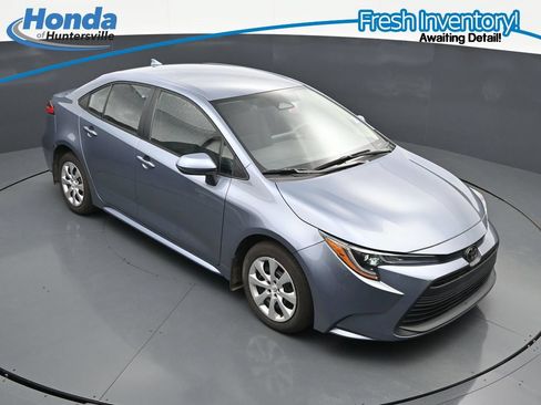 Used 2025 Toyota Corolla LE FWD image 16