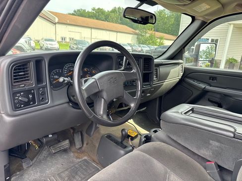 Used 2005 Chevrolet Silverado 2500 LS AWD/4WD image 14