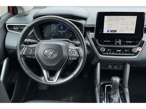 Used 2023 Toyota Corolla Cross XLE image 15