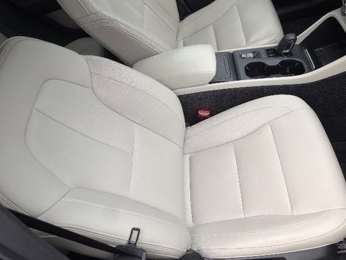 Used 2020 Volvo XC40 T5 Momentum w/ Protection Package Premier image 13