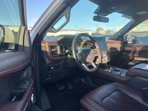 Used 2022 Ford Expedition Max Limited image 6