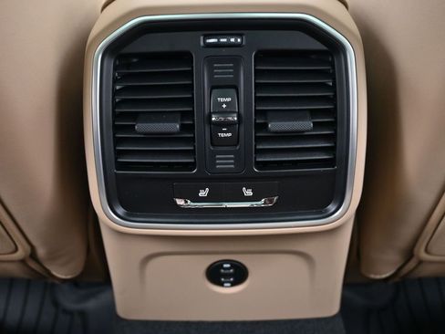 Certified 2026 Porsche Macan image 8