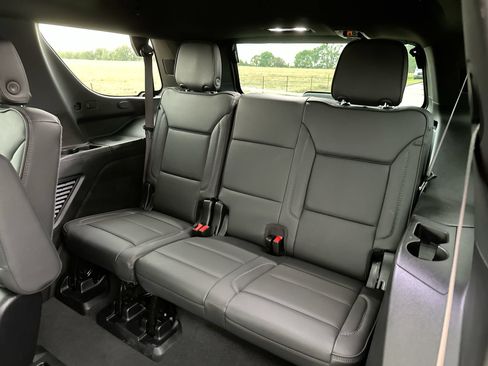 Used 2025 GMC Yukon Denali AWD/4WD image 23