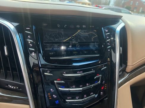 Used 2018 Cadillac Escalade ESV Platinum image 16