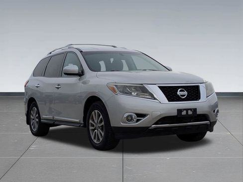 Used 2015 Nissan Pathfinder SL w/ SL Tech Package image 8