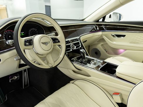 Used 2026 Bentley Flying Spur Plug-In Hybrid image 31