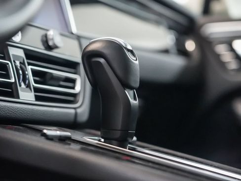 Certified 2024 Porsche Macan S AWD/4WD image 27