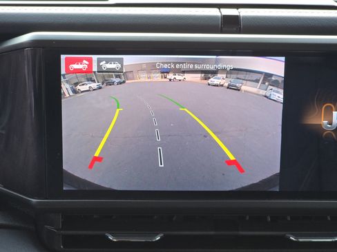 Used 2025 Jeep Wrangler Unlimited Sahara w/ Technology Group AWD/4WD image 27
