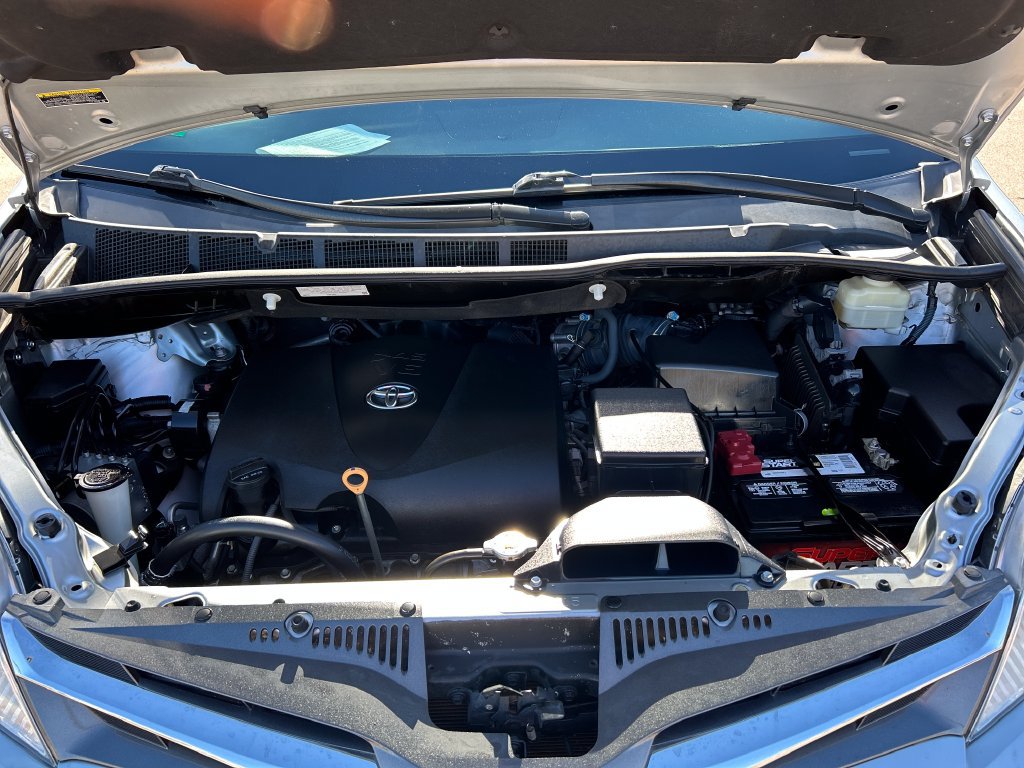 Used 2019 Toyota Sienna XLE Premium FWD image 32