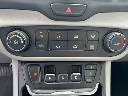 Used 2020 GMC Terrain SLE FWD image 22