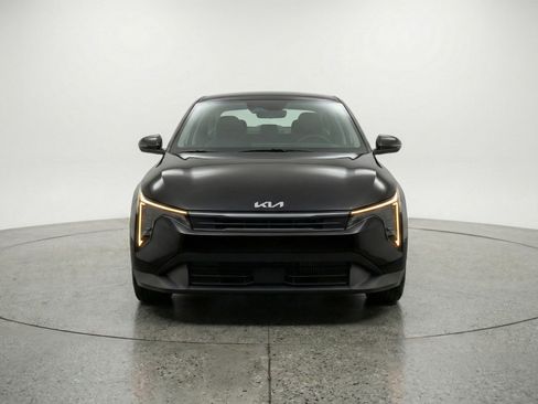 Used 2025 Kia K4 LXS FWD image 2