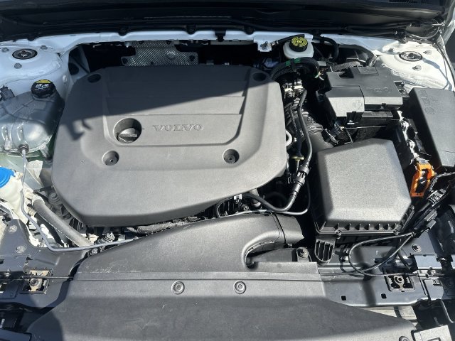 Used 2024 Volvo XC40 B5 Core AWD/4WD image 27