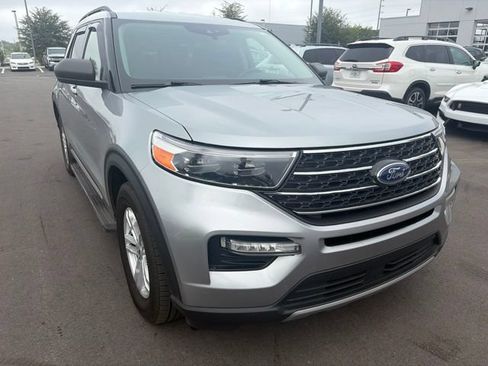 Used 2023 Ford Explorer XLT w/ Equipment Group 202A AWD/4WD image 4