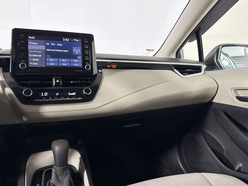 Used 2022 Toyota Corolla LE FWD image 27
