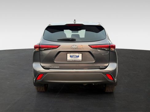 Used 2020 Toyota Highlander L AWD/4WD image 6