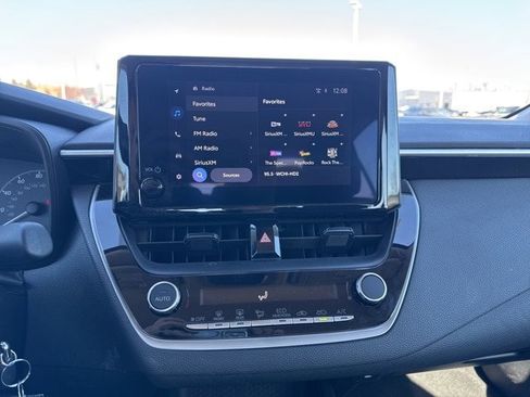 Used 2025 Toyota Corolla LE image 12