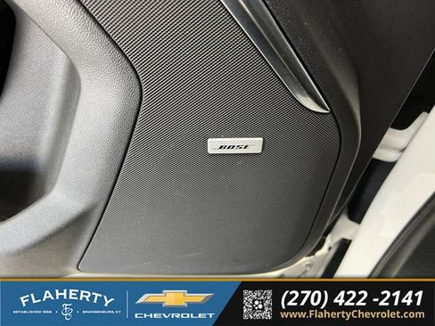 Used 2025 GMC Yukon XL Denali AWD/4WD image 23