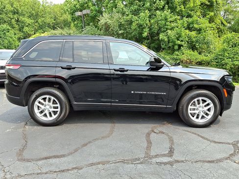 Certified 2024 Jeep Grand Cherokee Laredo X w/ Luxury Tech Group I AWD/4WD image 7