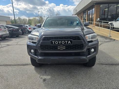 Used 2019 Toyota Tacoma TRD Off-Road image 8