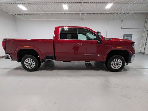 Used 2024 GMC Sierra 2500 SLE w/ SLE Value Package; image 7