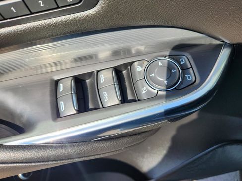 Used 2025 Cadillac XT4 Premium Luxury image 31