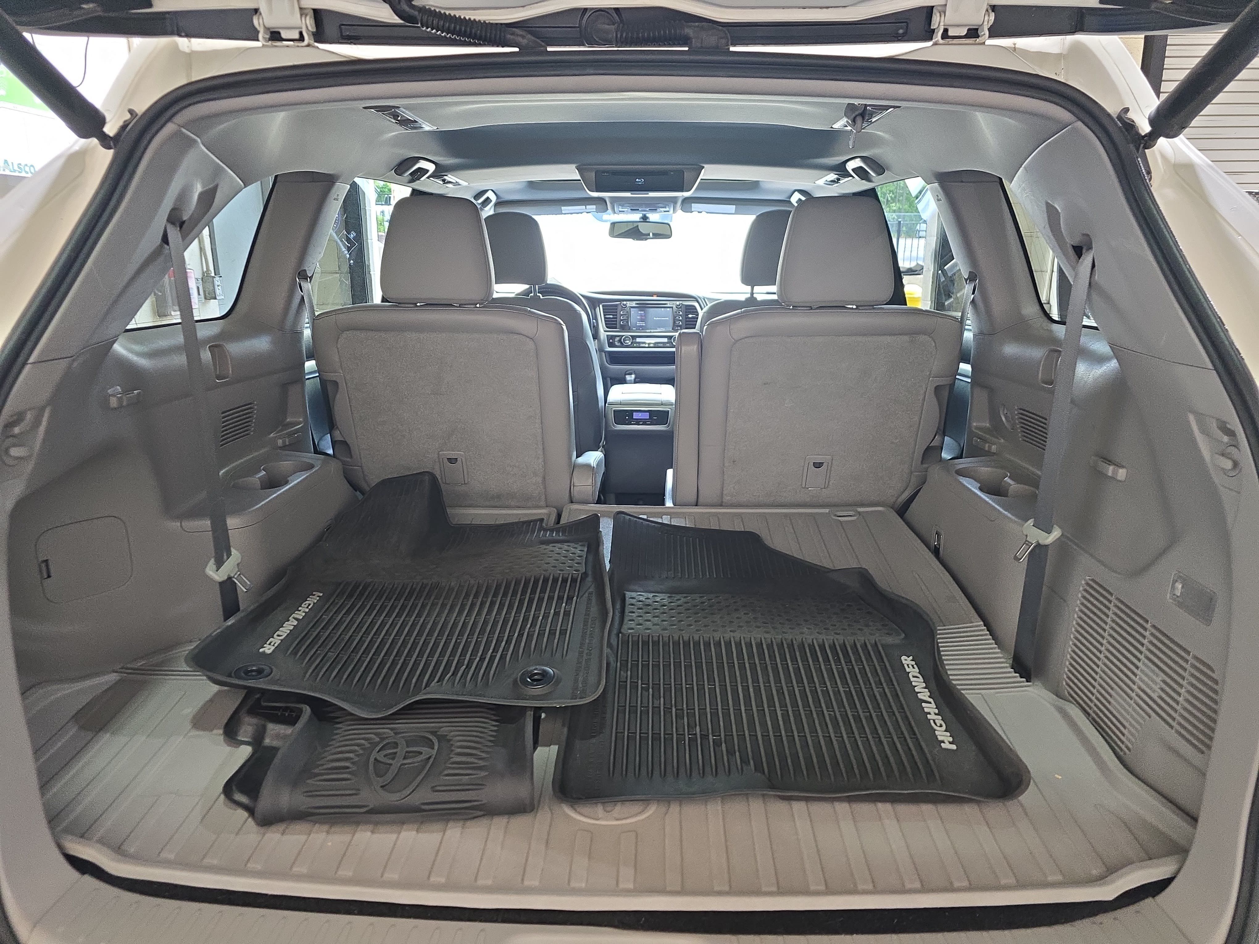 Used 2015 Toyota Highlander XLE FWD image 13