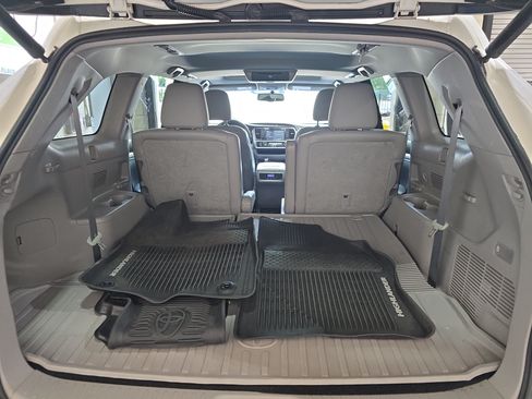 Used 2015 Toyota Highlander XLE FWD image 13