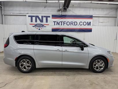 Used 2024 Chrysler Pacifica Limited