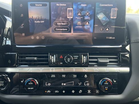 New 2026 Nissan Pathfinder SL image 5